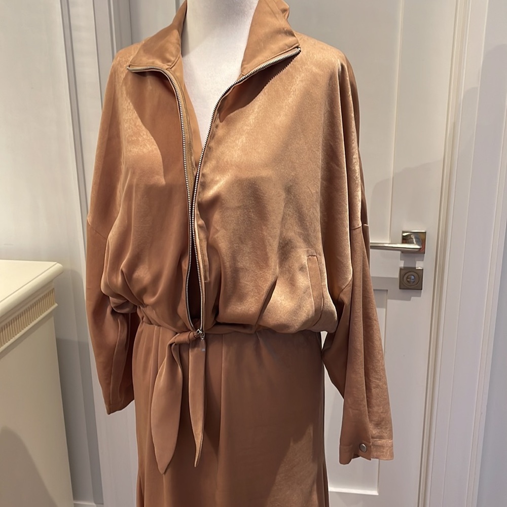 Suit - Picture 2 of 9